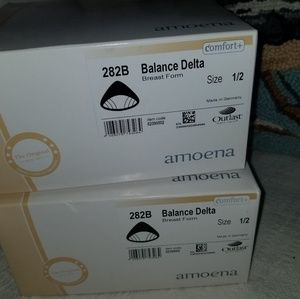 Amoena Breast Form / Balance delta sz 1/2. (Pair)